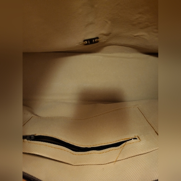 Elegant Brown Leather Handbag From Mexico - Picture 9 of 11